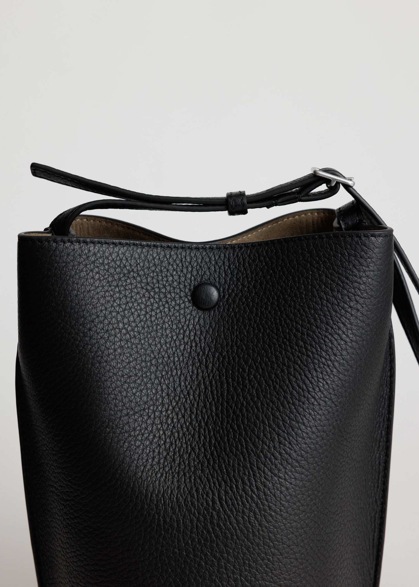 Yu Mei | Phoebe Bucket - Black Deer Nappa