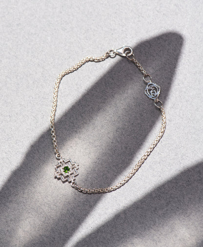 Zoe & Morgan | Centered Bracelet - Silver/Chrome Diopside