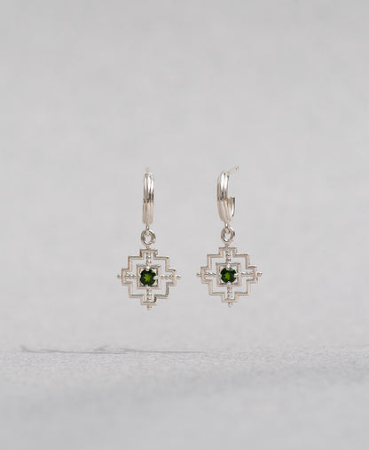 Zoe & Morgan | Centered Earrings - Silver/Chrome Diopside