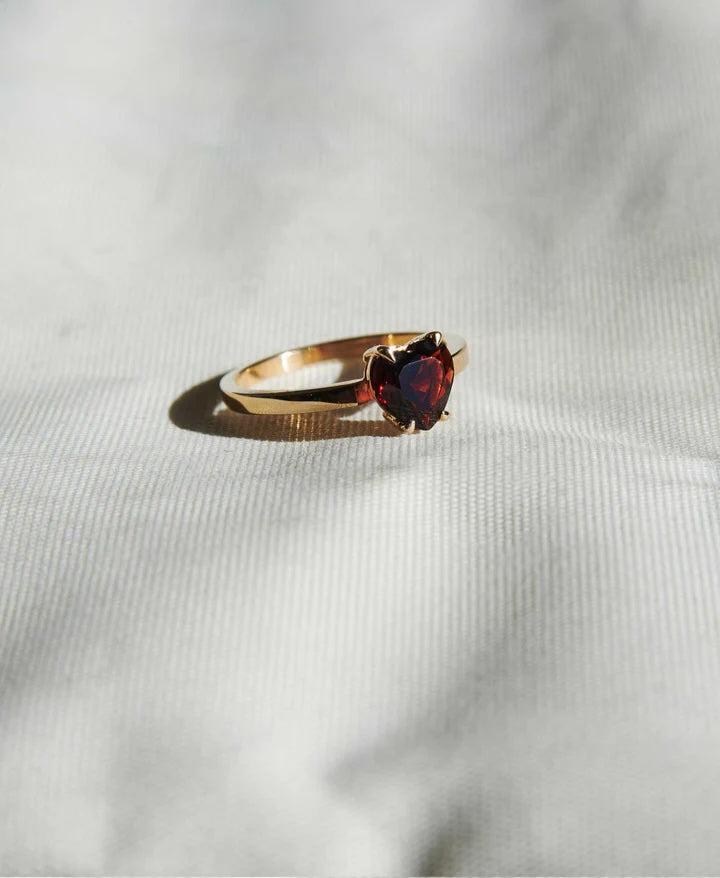 Meadowlark | Heart Jewel Ring Thai Garnet - Gold