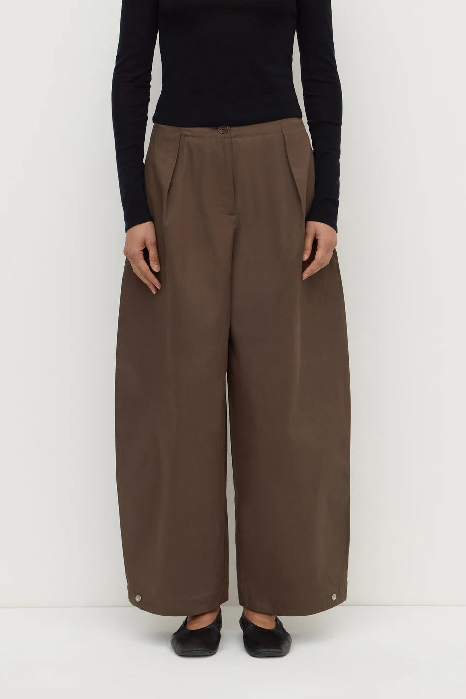 Assembly Label | Jasmine Cotton Adjustable Barrel Leg Pant - Military