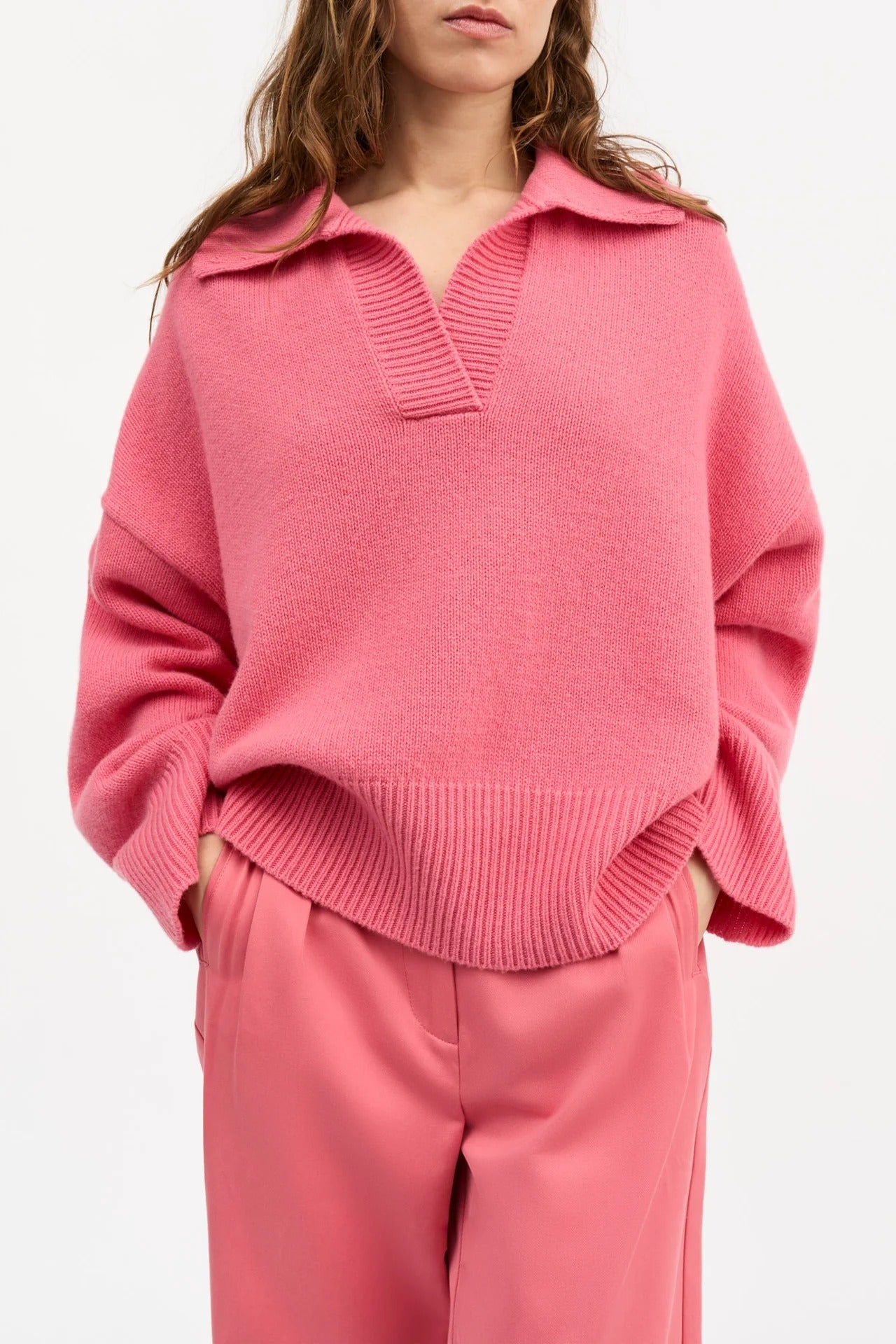 Skall Studio | Dean V-Neck Jumper - Hot Pink