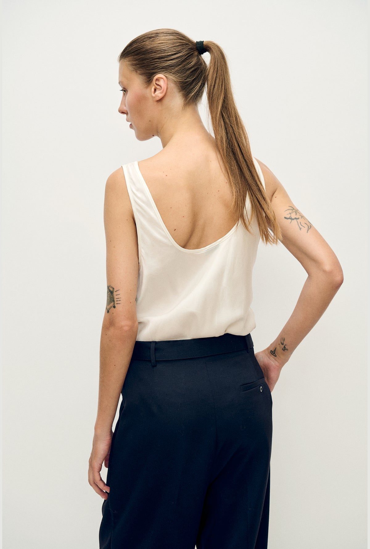 Silk Laundry | Scoop Neck Tank - White
