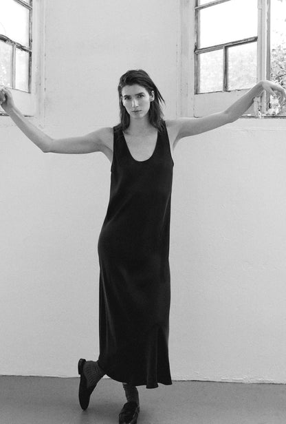 Silk Laundry | Scoop Neck Dress - Black