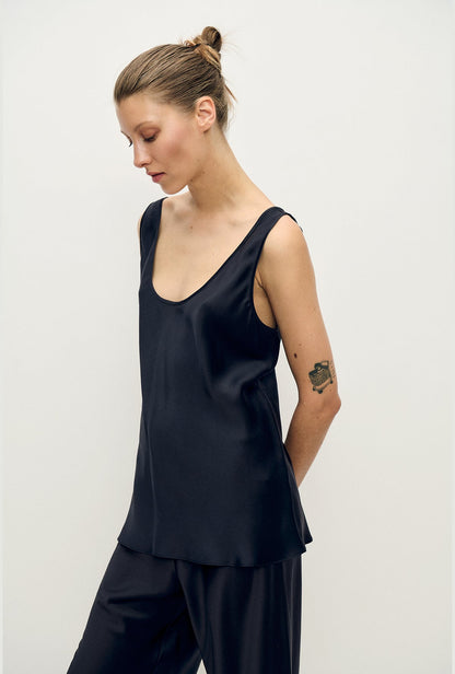 Silk Laundry | Scoop Neck Tank - Black