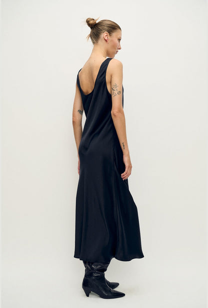 Silk Laundry | Scoop Neck Dress - Black