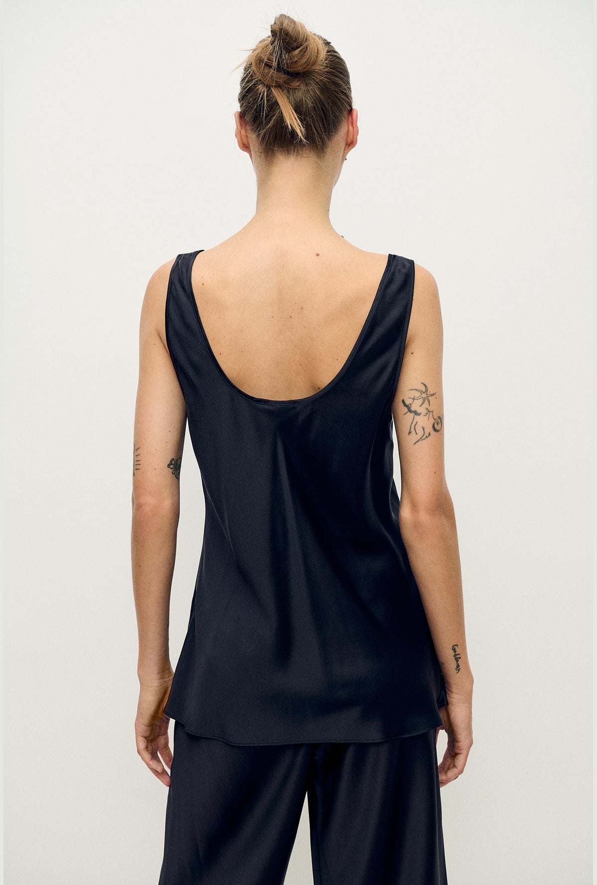 Silk Laundry | Scoop Neck Tank - Black