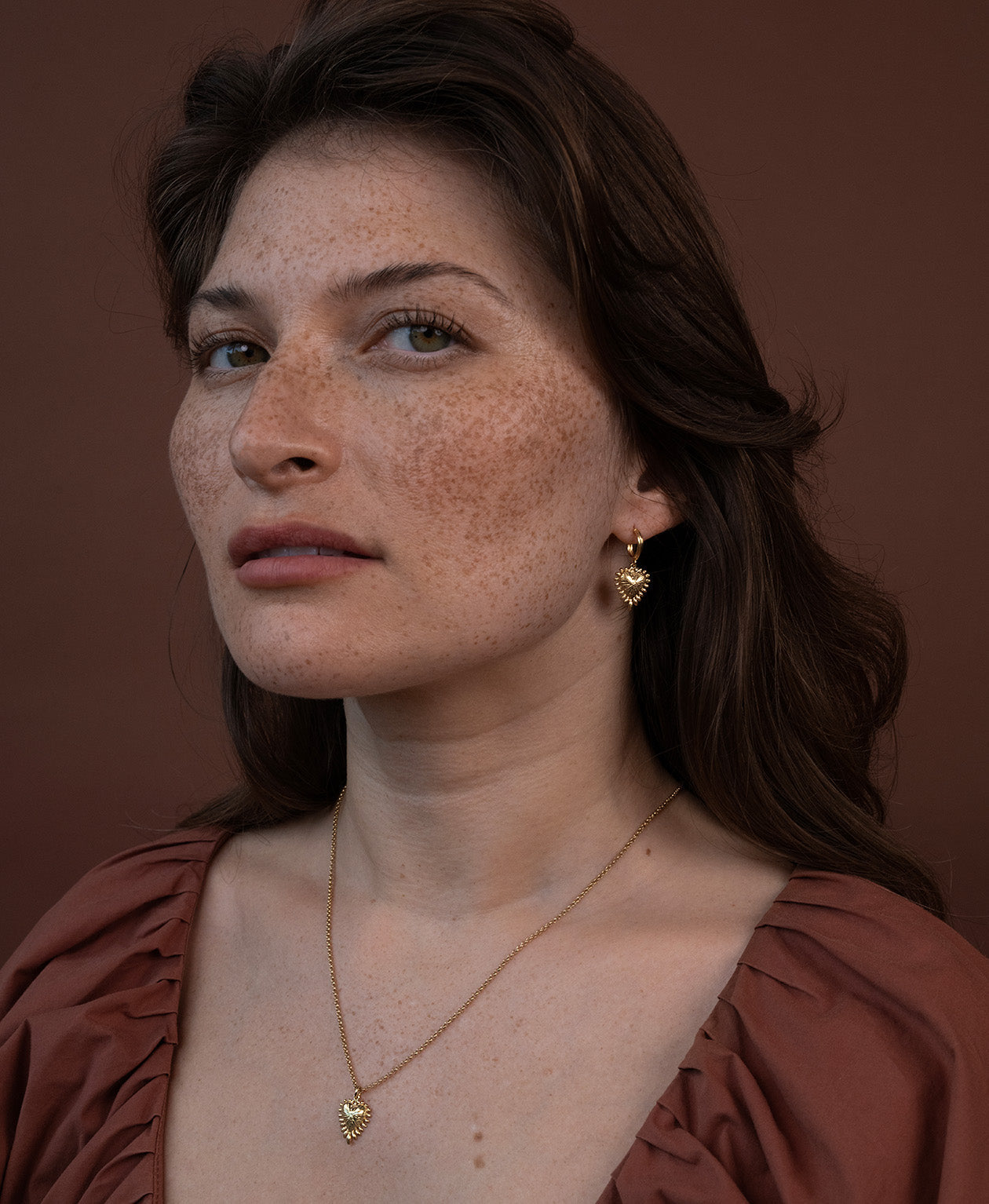 Zoe & Morgan | Mini Heart Rays Earrings - Gold