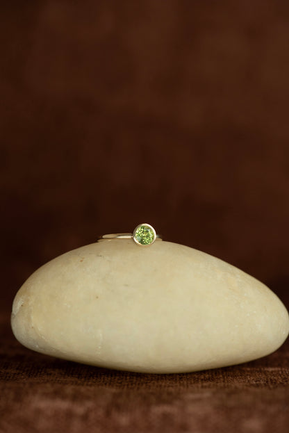 Zoe & Morgan | Mon Petit Stacker Ring - Gold With Peridot