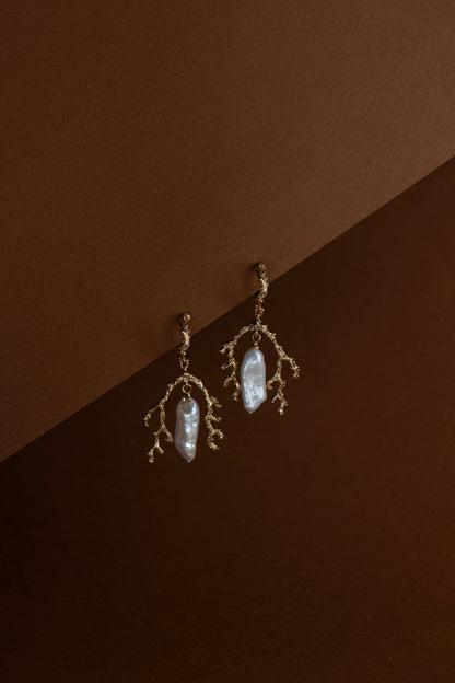 Zoe & Morgan | Mutiara Earrings - Gold/Keshi Pearl