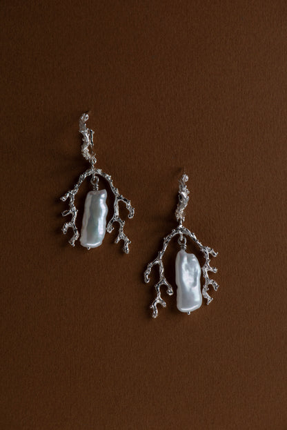 Zoe & Morgan | Mutiara Earrings - Silver/Keshi Pearl