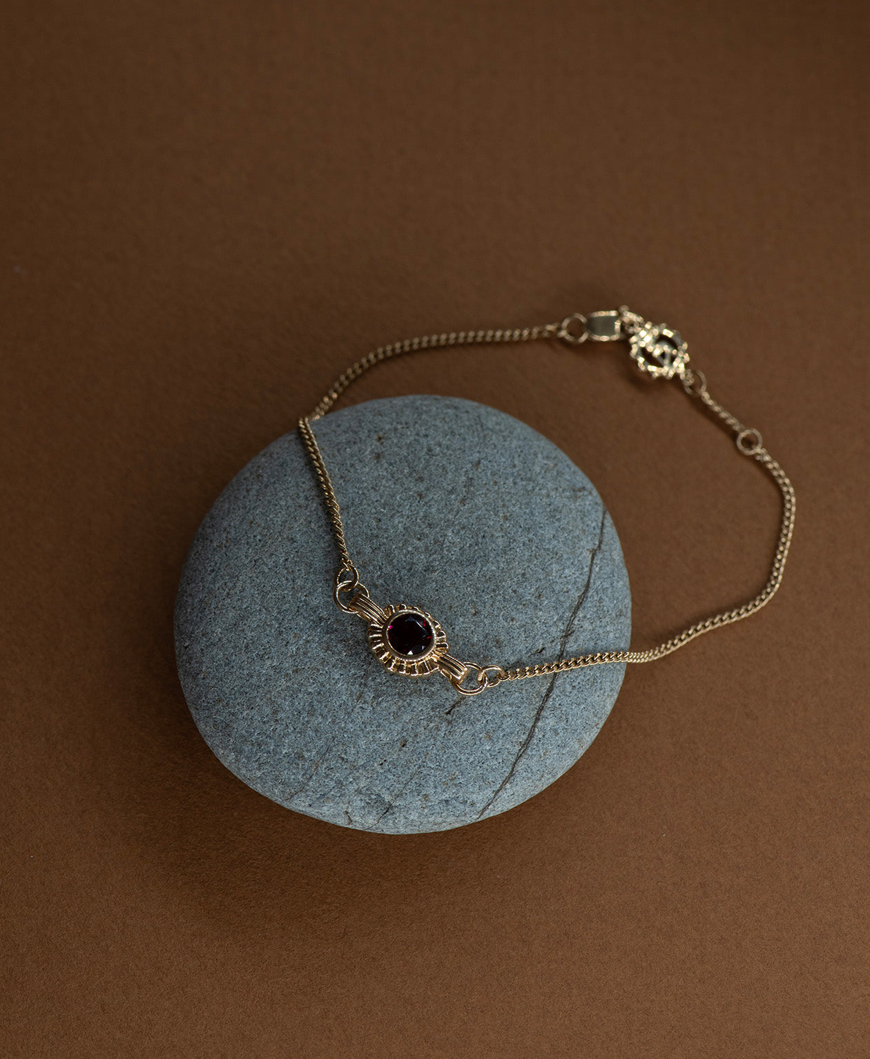 Zoe & Morgan | Odette Bracelet - Gold/Round Garnet