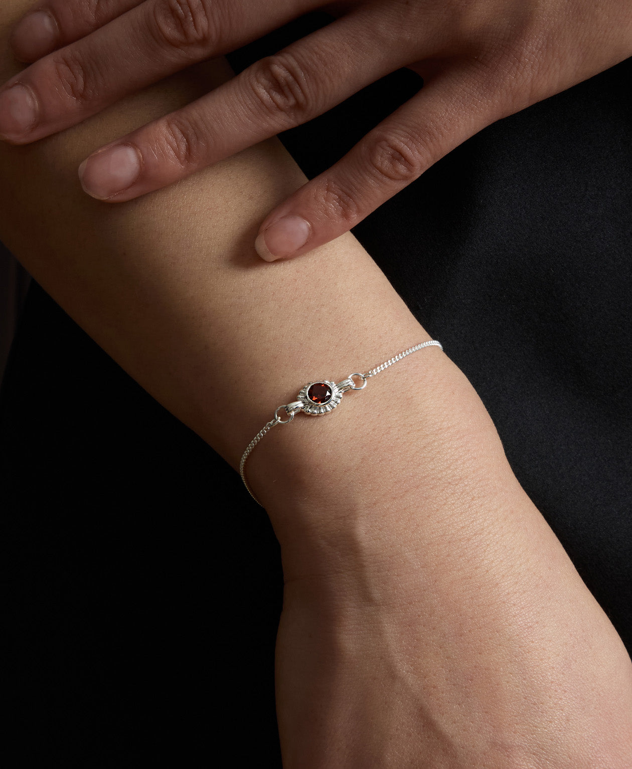 Zoe & Morgan | Odette Bracelet - Silver/Round Garnet