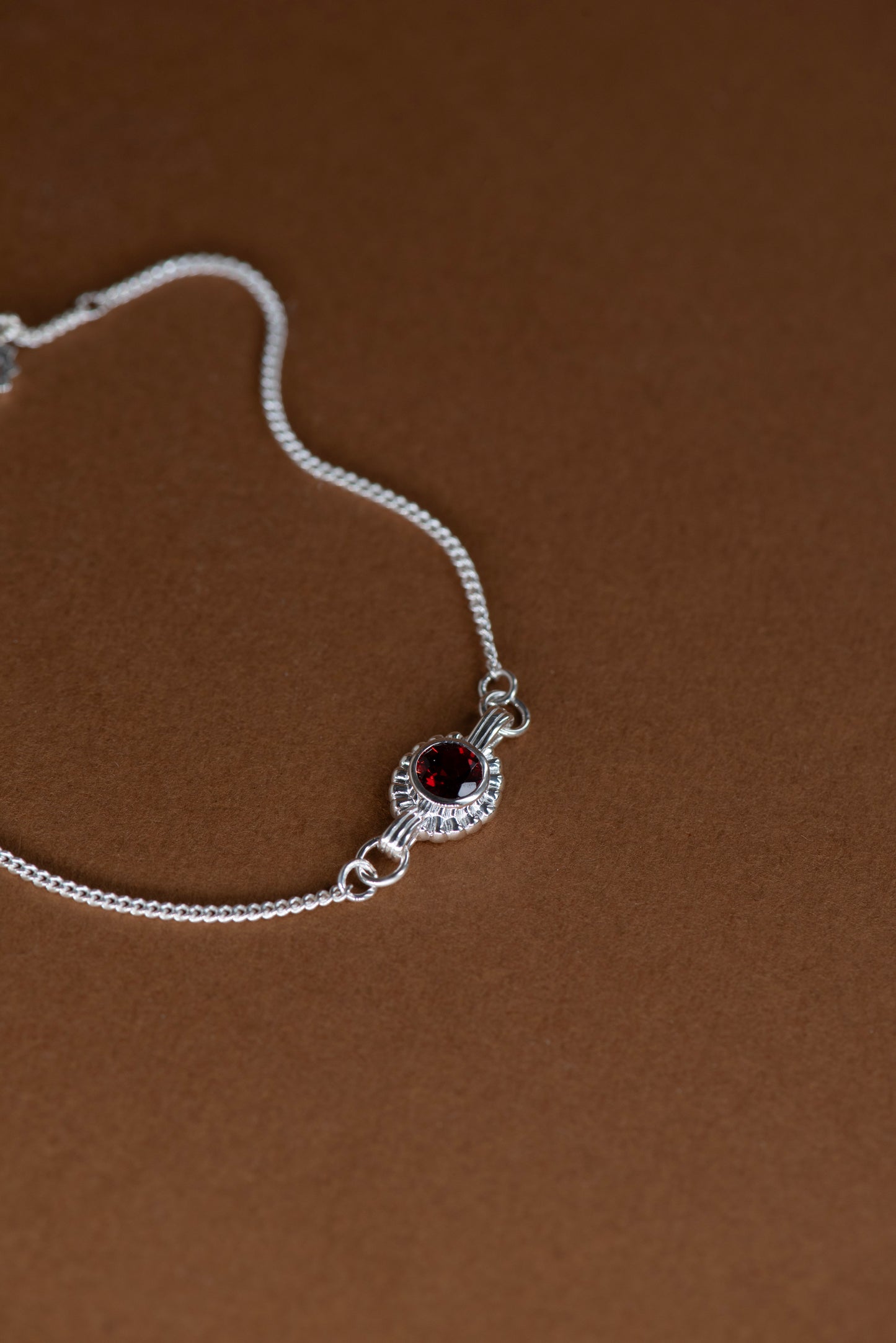 Zoe & Morgan | Odette Bracelet - Silver/Round Garnet