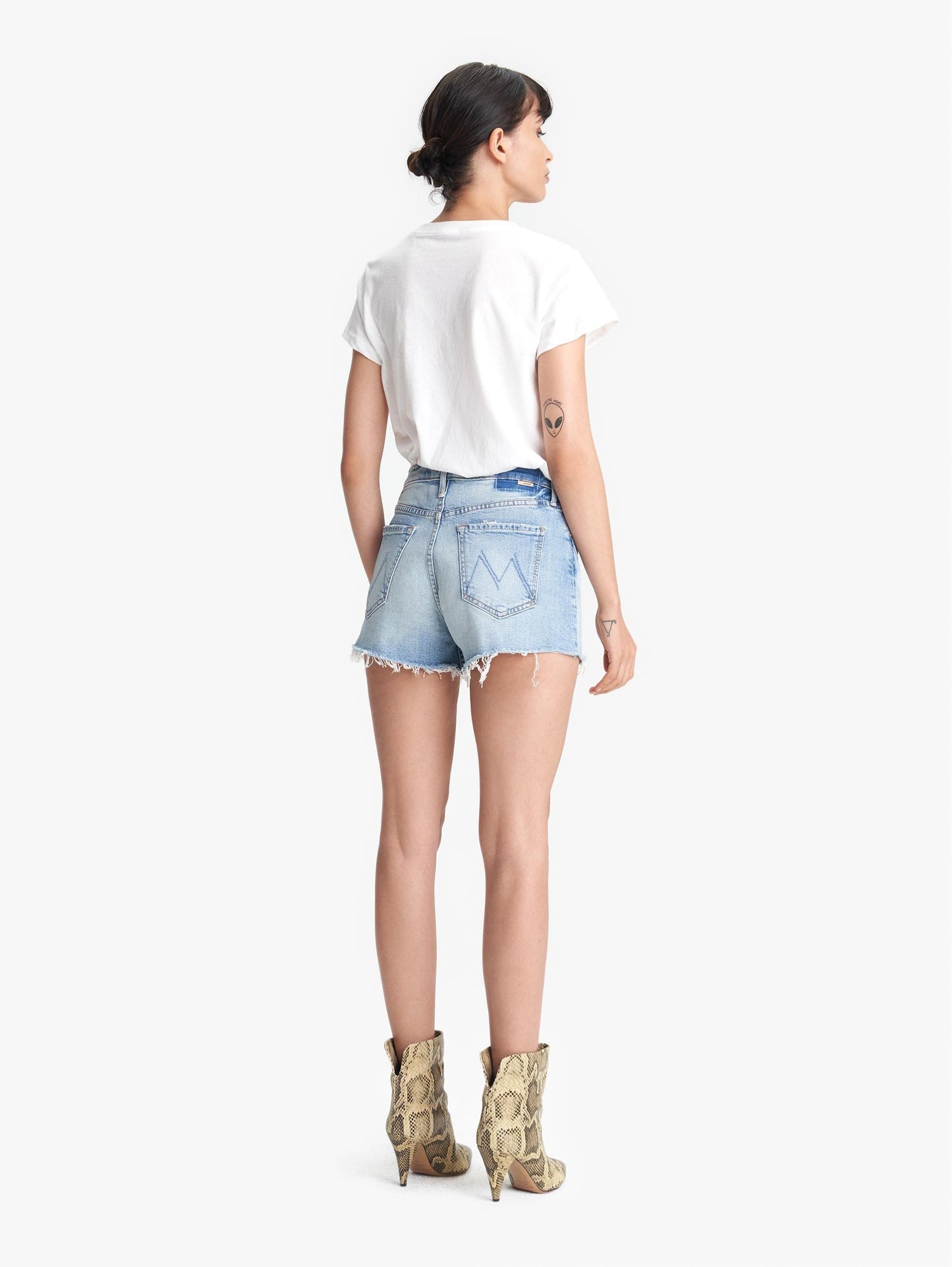 Mother Denim | The Tomcat Kick Fray Short - True Confessions