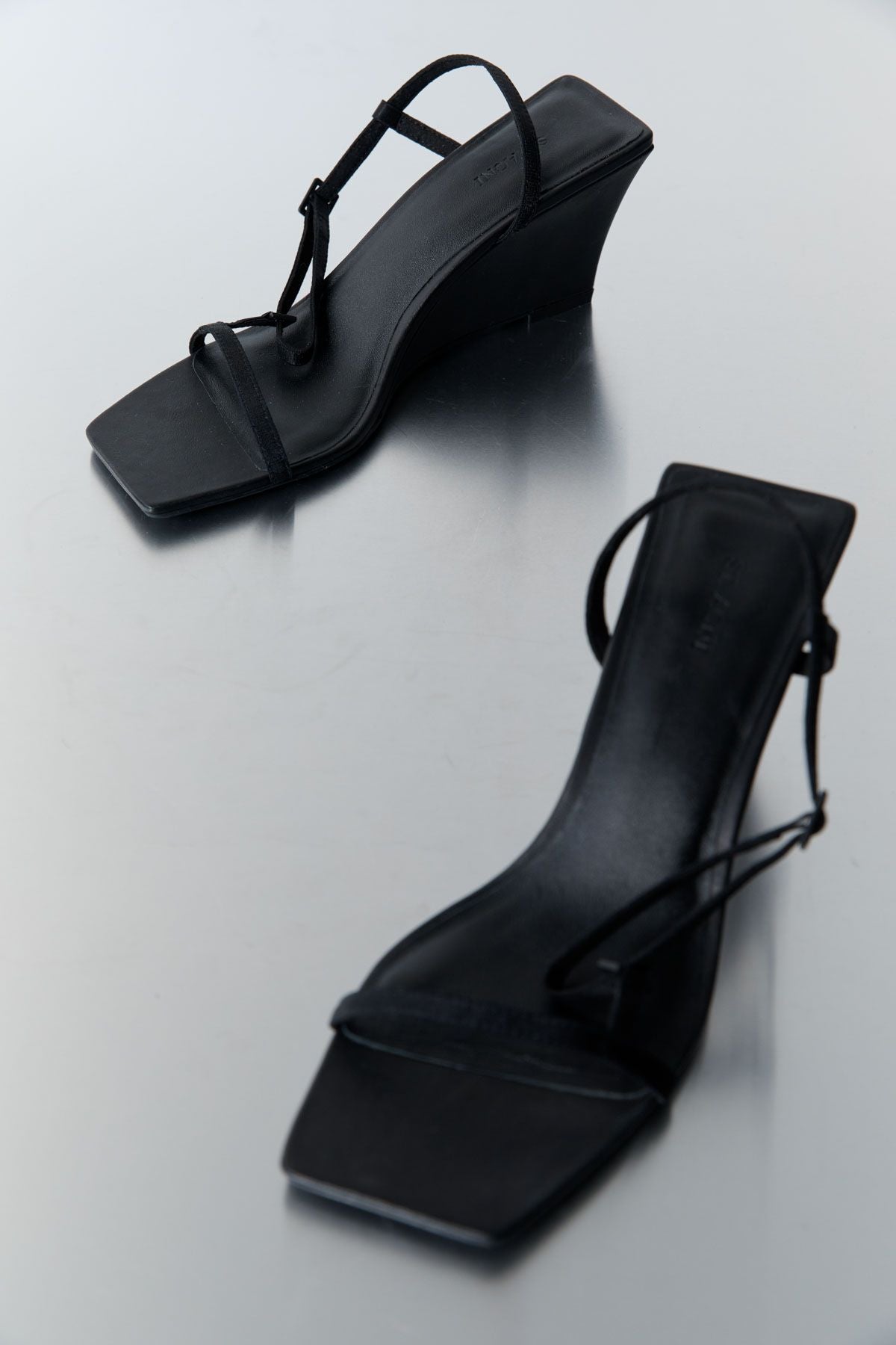 ST. AGNI | Brasserie Wedge - Black